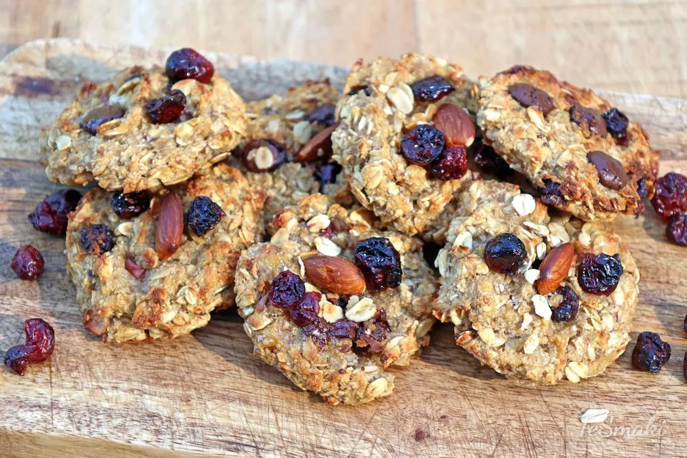 Banana and Apple Oatmeal Cookies — dessert, vegetarian recipe