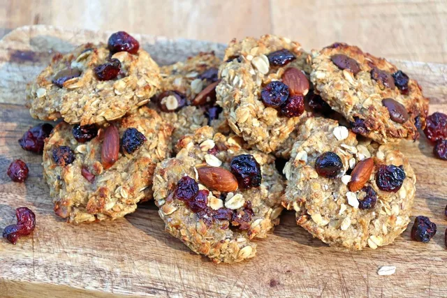 Banana and Apple Oatmeal Cookies