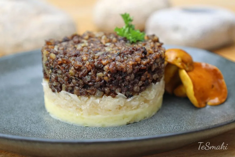 Crispy Black Pudding with Sauerkraut and Mashed Potatoes — photo 3