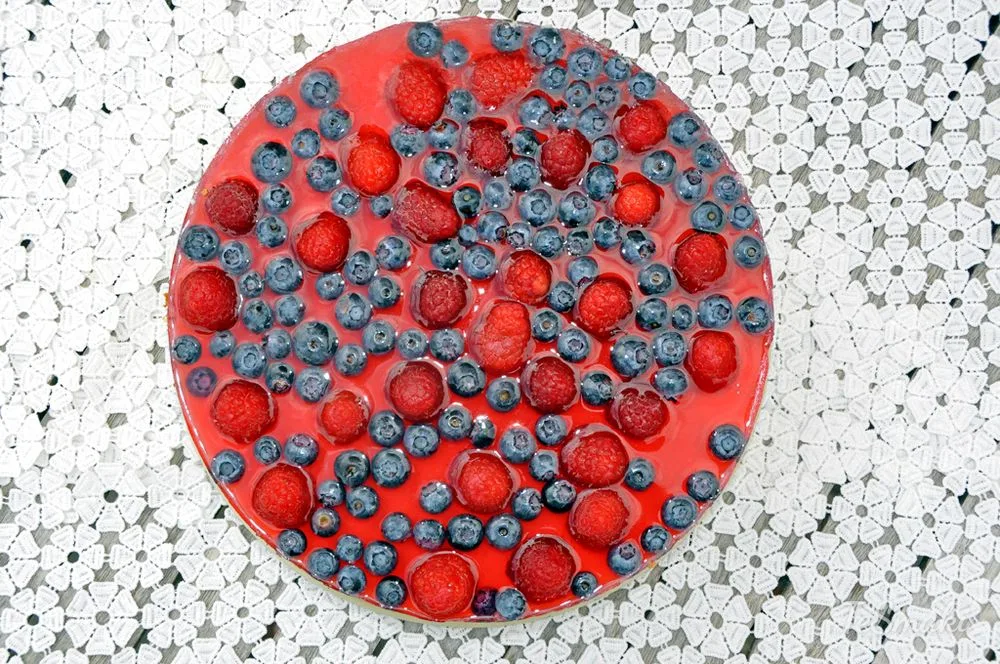 Refreshing and Creamy Cheesecake with Seasonal Fruits — photo 2