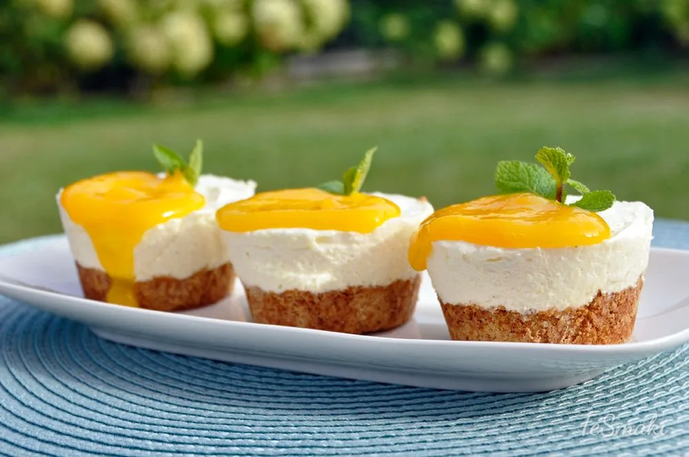 Mini Cheesecakes with Mango and Rolled Oats — photo 2
