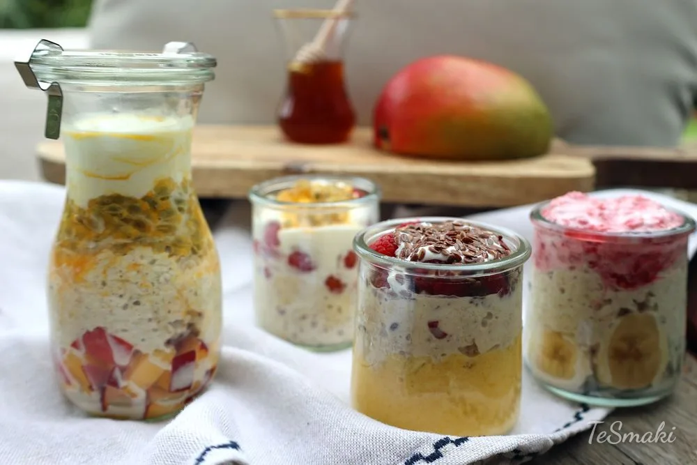 Nocna owsianka z owocami — breakfast, vegetarian recipe