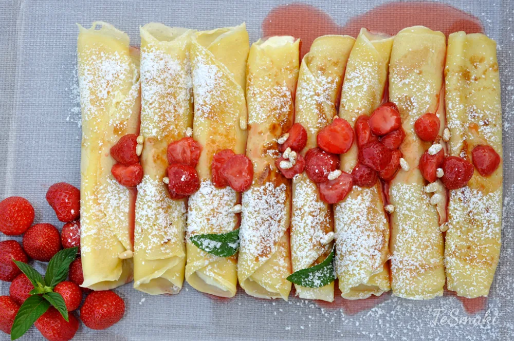 Pancakes with Cheese and Strawberries — photo 2