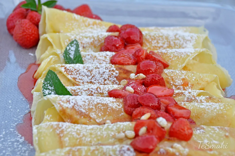 Pancakes with Cheese and Strawberries — photo 3