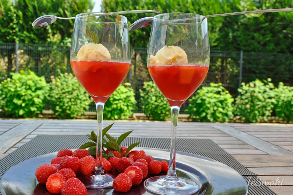 Rhubarb and Strawberry Jelly