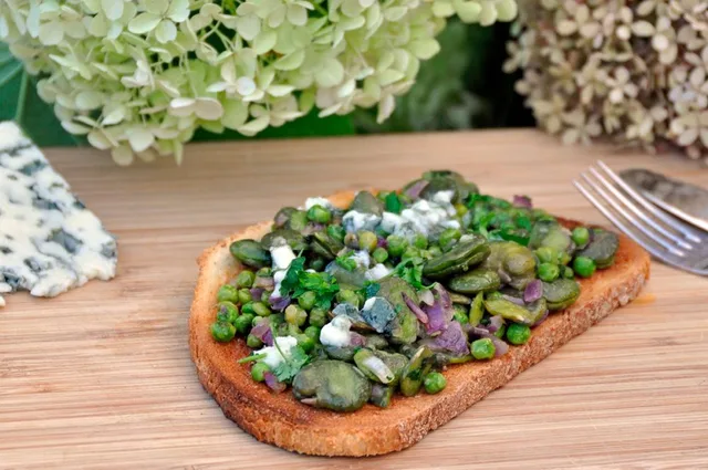 Toast with Fresh Peas and Broad Beans