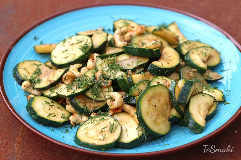 Zucchini with Cashews and Dill — photo 2